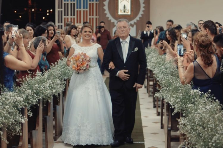 ISABELLE E EDIVALDO - WEDDING TRAILER.mp4_snapshot_01.57_[2019.04.16_22.29.51]